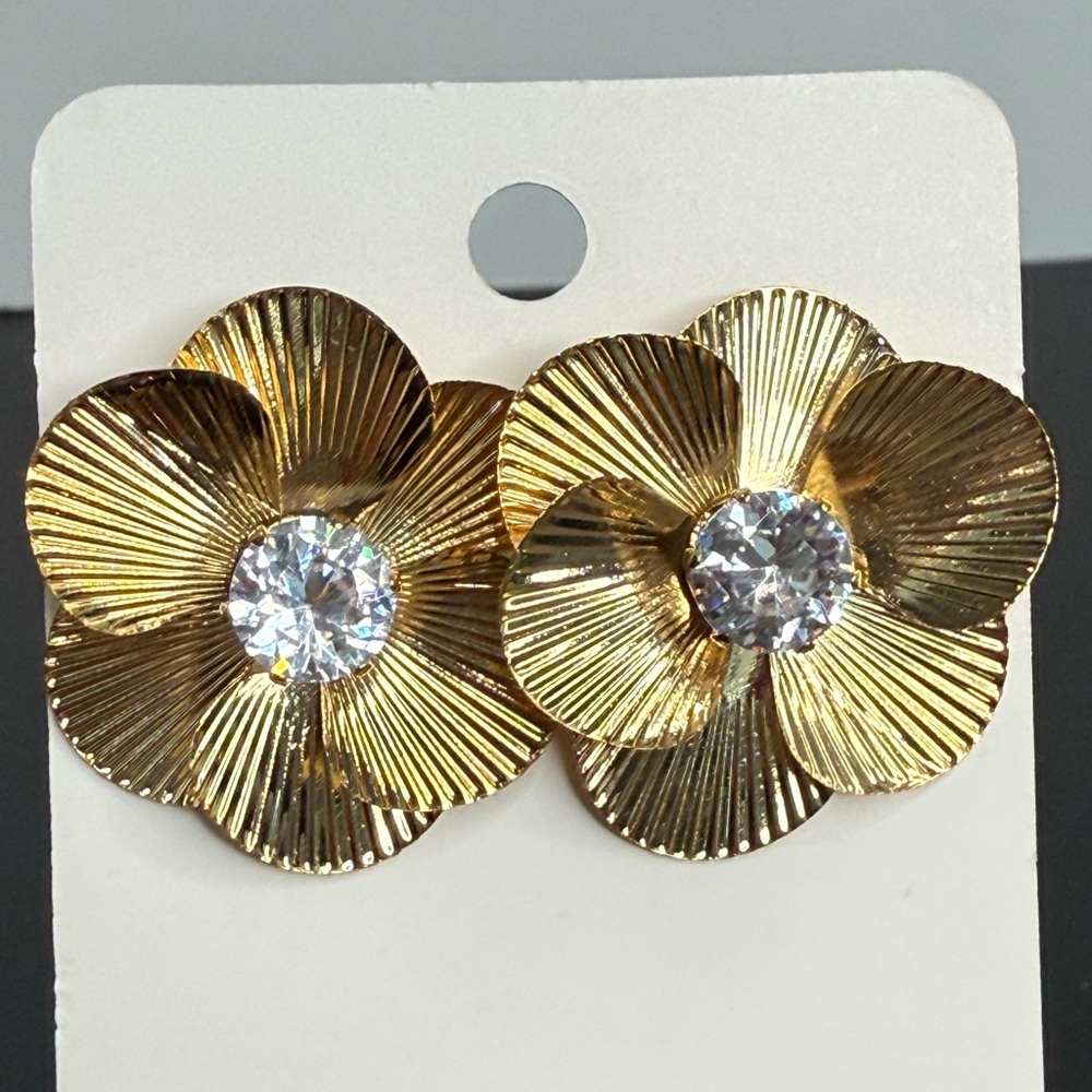 🚨3 for $15🚨 Flower Earrings with Rhinestone Center